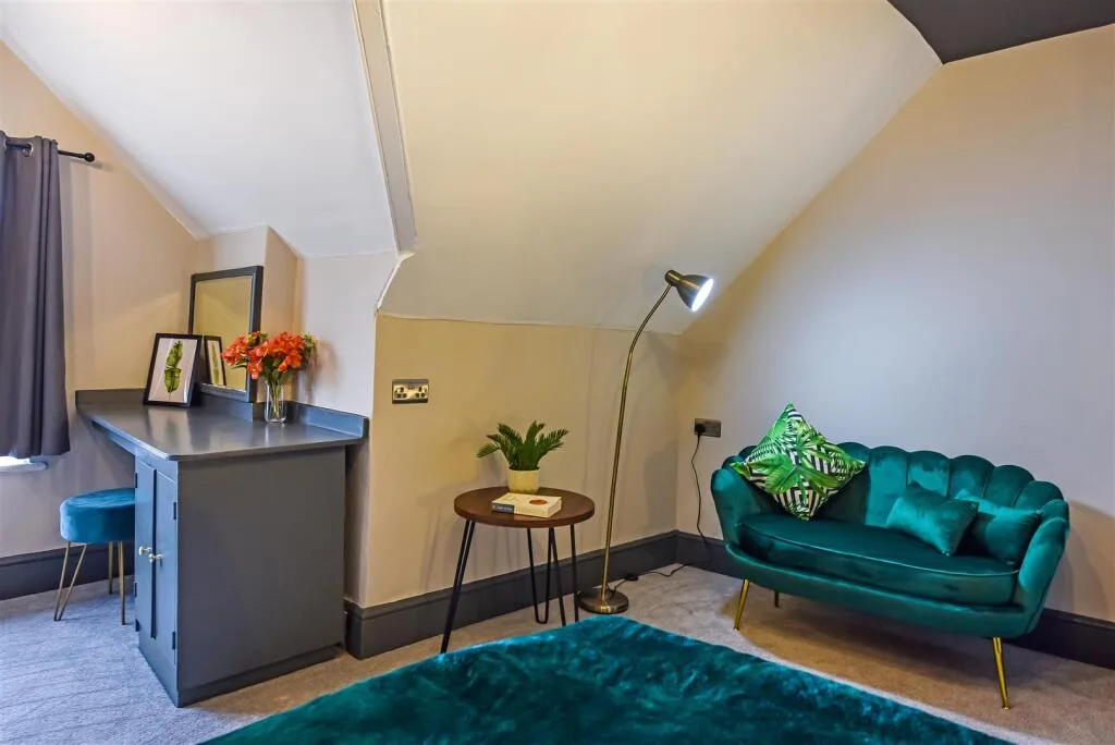 5 bedroom maisonette for rent