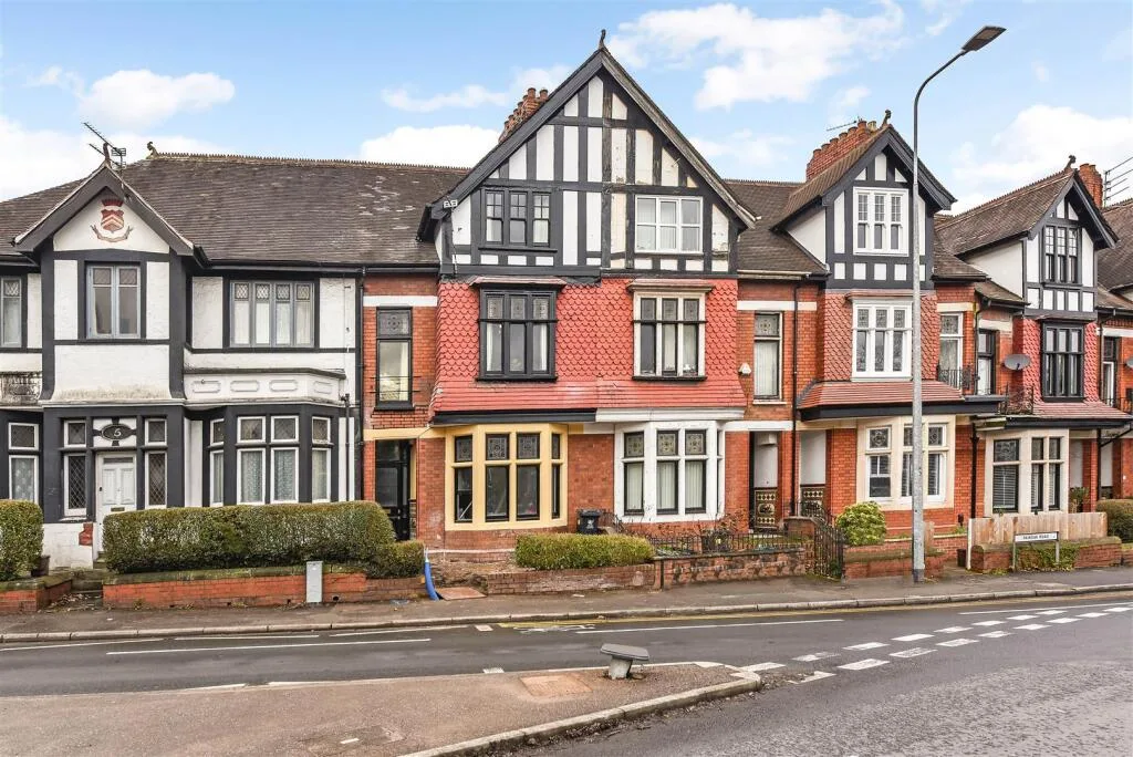 5 bedroom maisonette for rent
