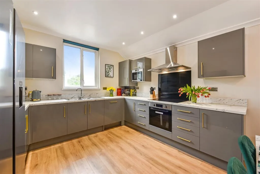 5 bedroom maisonette for rent