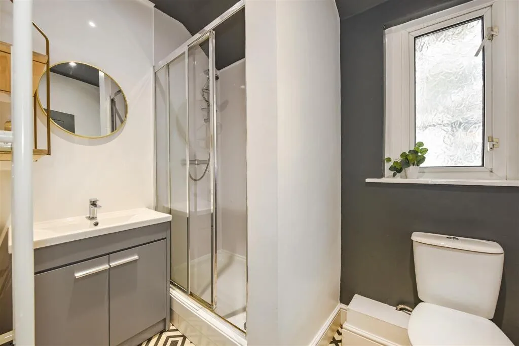 5 bedroom maisonette for rent