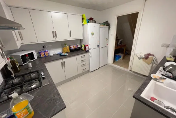 5 bedroom terraced house for rent