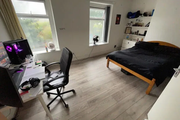 5 bedroom terraced house for rent