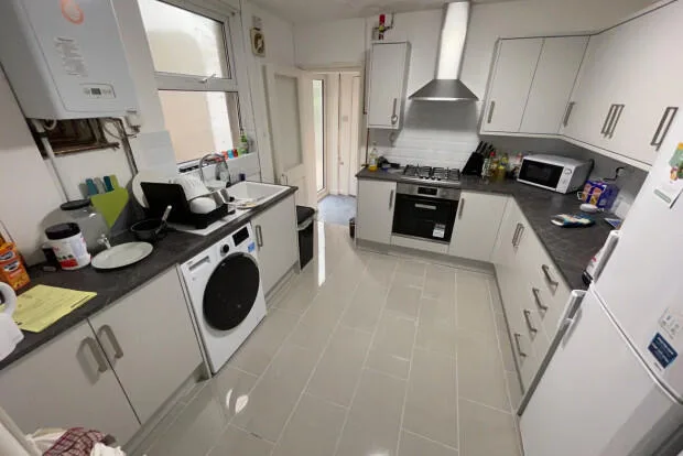 5 bedroom terraced house for rent