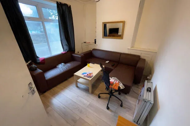 5 bedroom terraced house for rent