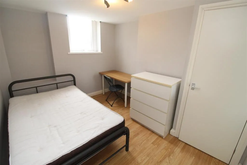 6 bedroom house for rent