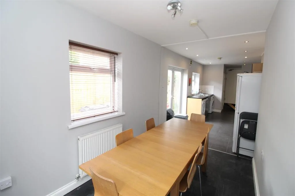 6 bedroom house for rent