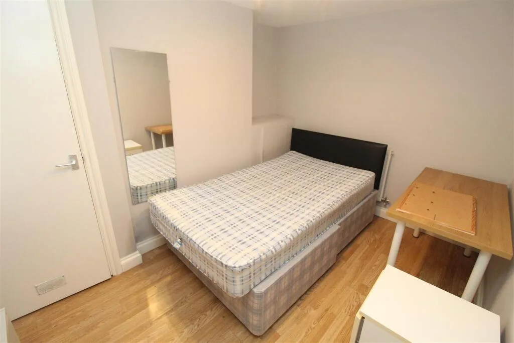 6 bedroom house for rent