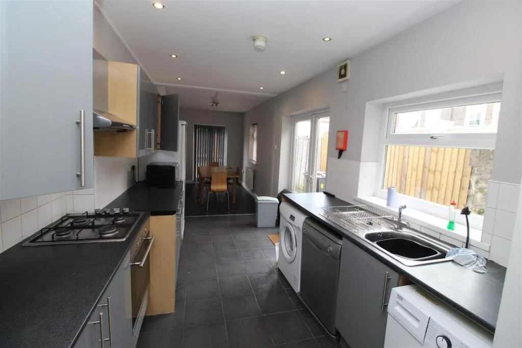 6 bedroom house for rent