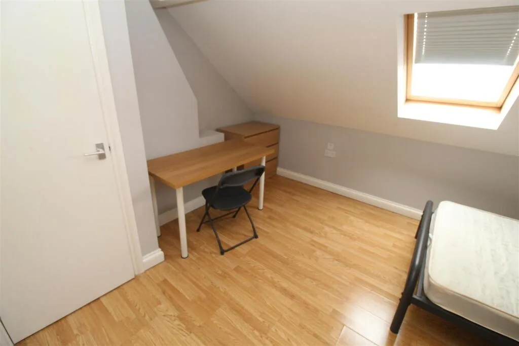 6 bedroom house for rent