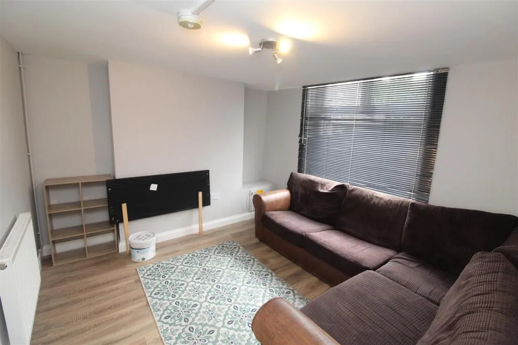 6 bedroom house for rent