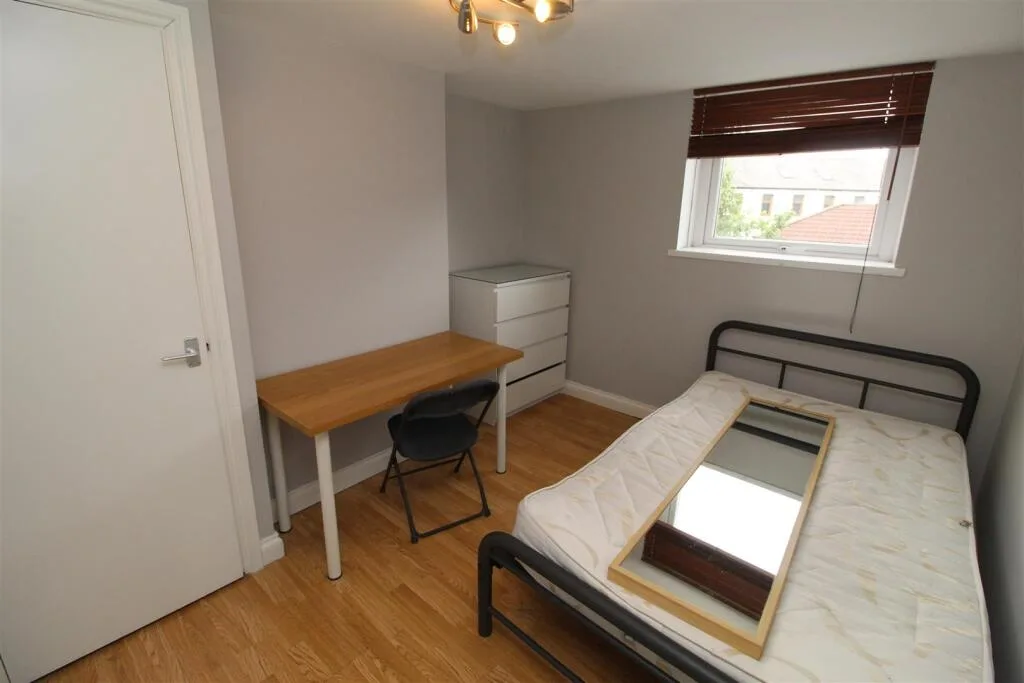 6 bedroom house for rent