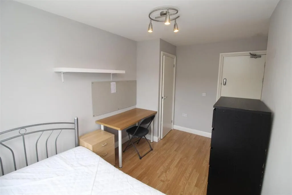 6 bedroom house for rent