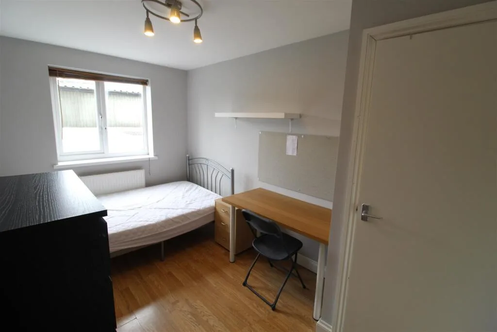 6 bedroom house for rent