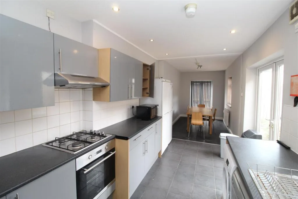 6 bedroom house for rent