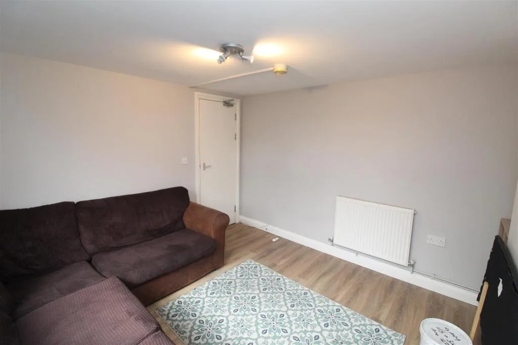 6 bedroom house for rent