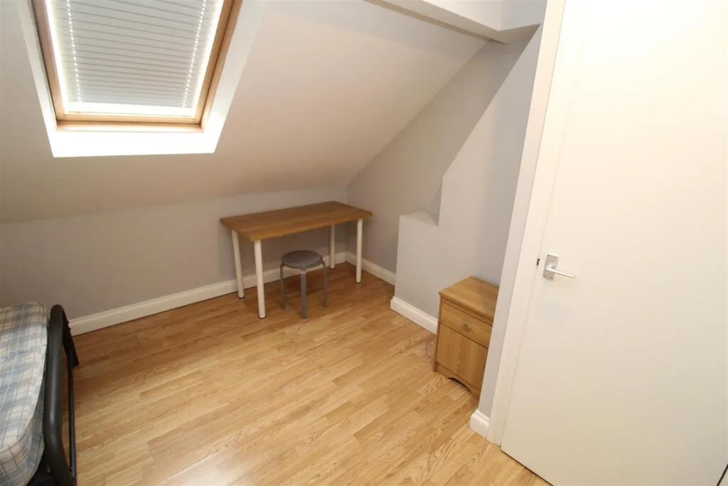 6 bedroom house for rent