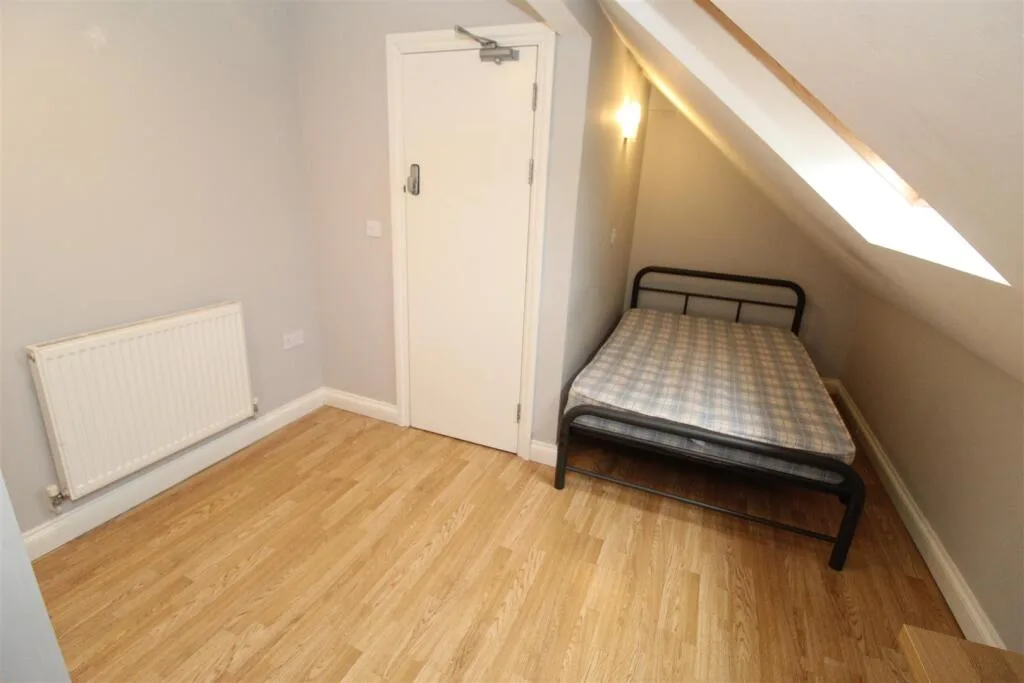 6 bedroom house for rent