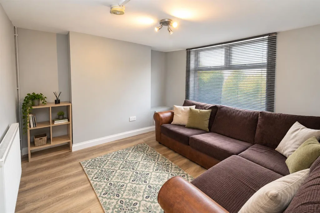 6 bedroom house for rent