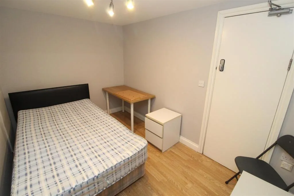 6 bedroom house for rent