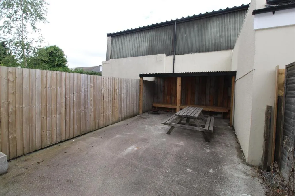 6 bedroom house for rent