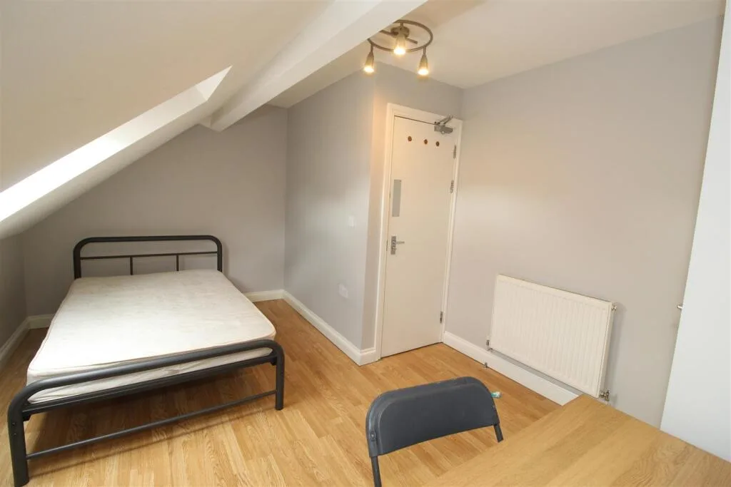 6 bedroom house for rent