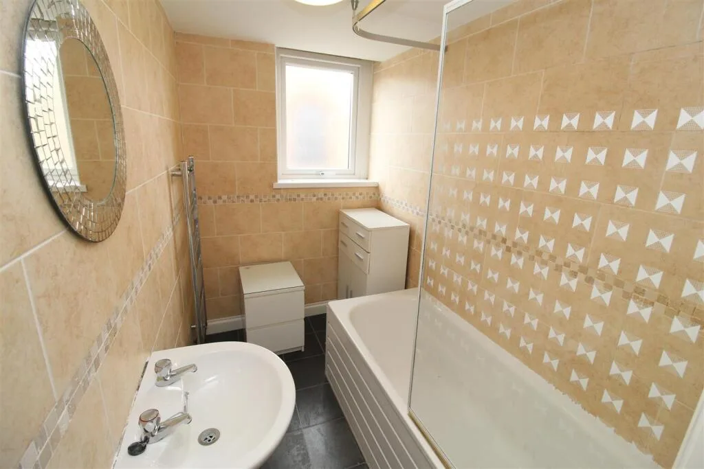 6 bedroom house for rent