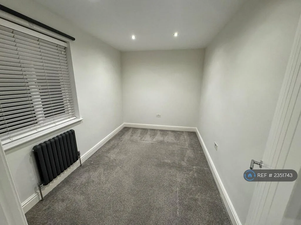 3 bedroom end of terrace house for rent