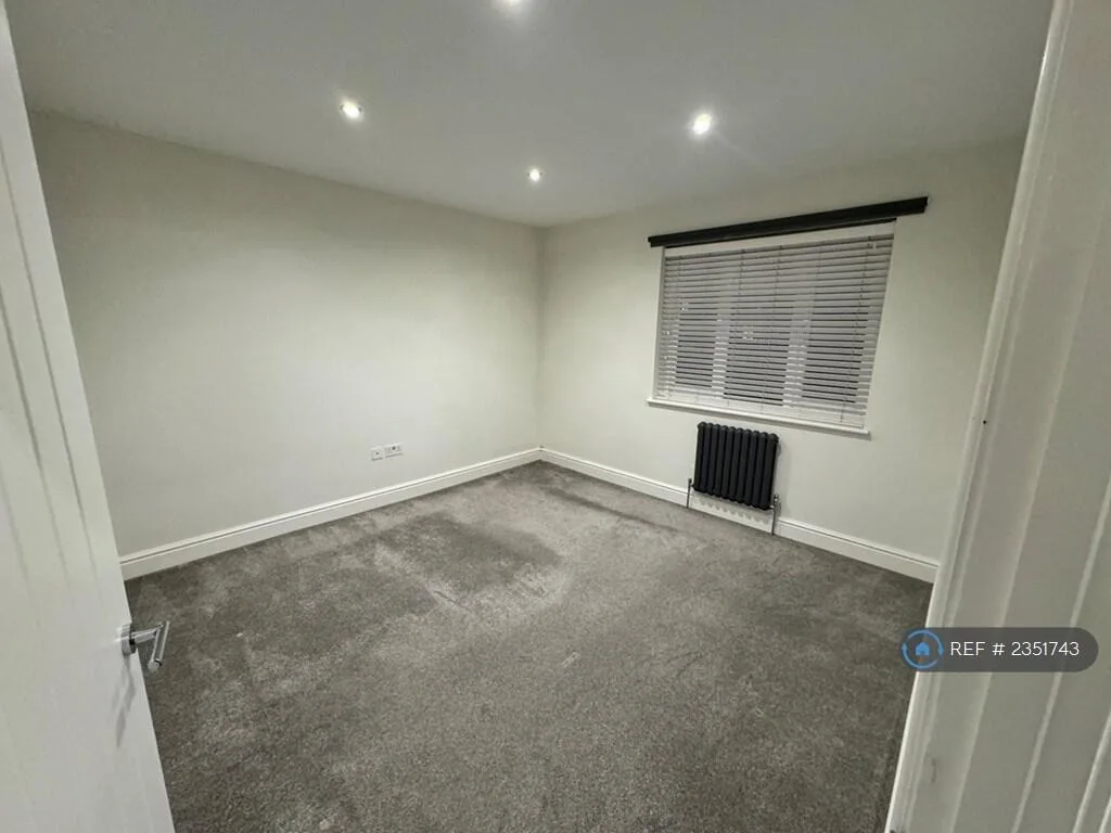 3 bedroom end of terrace house for rent