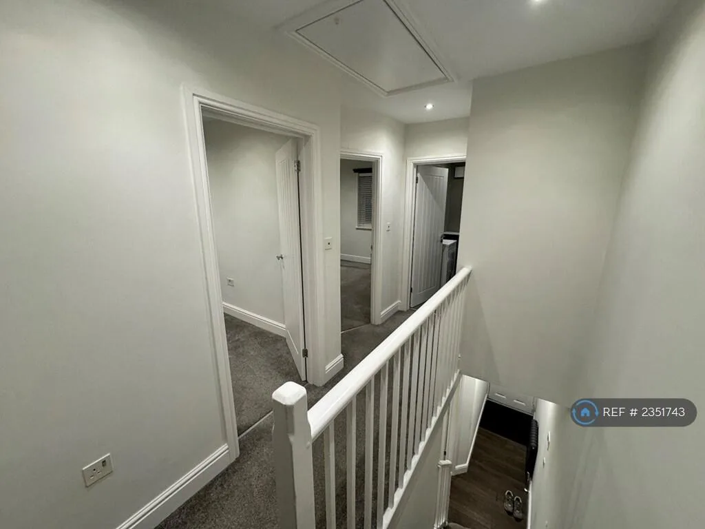 3 bedroom end of terrace house for rent