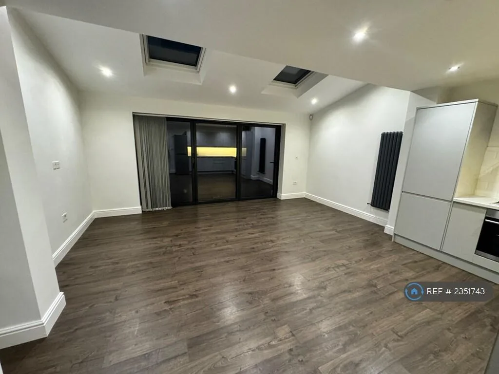 3 bedroom end of terrace house for rent