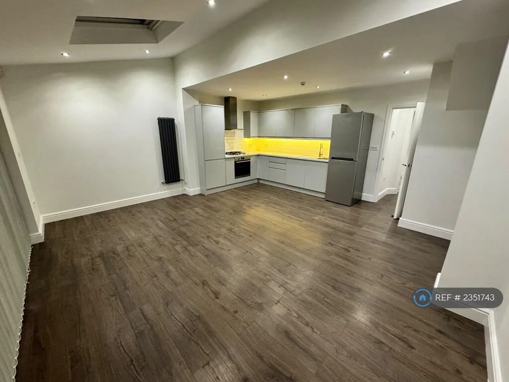 3 bedroom end of terrace house for rent