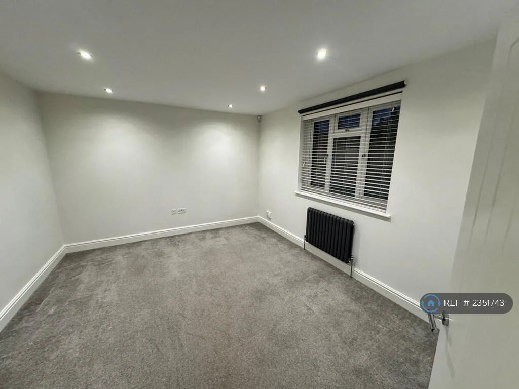 3 bedroom end of terrace house for rent