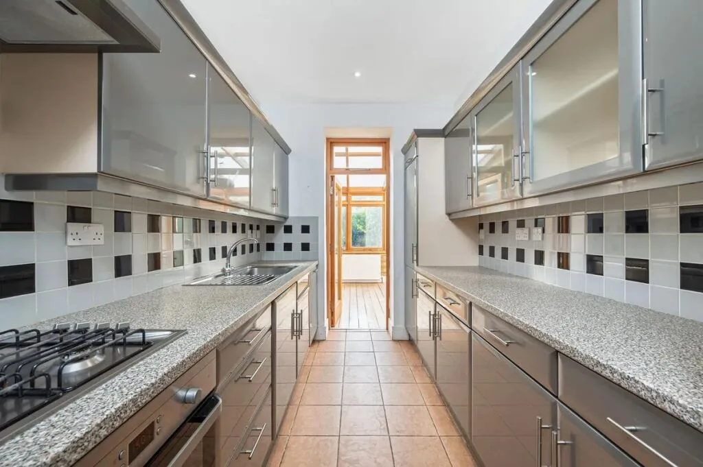 3 bedroom flat for rent
