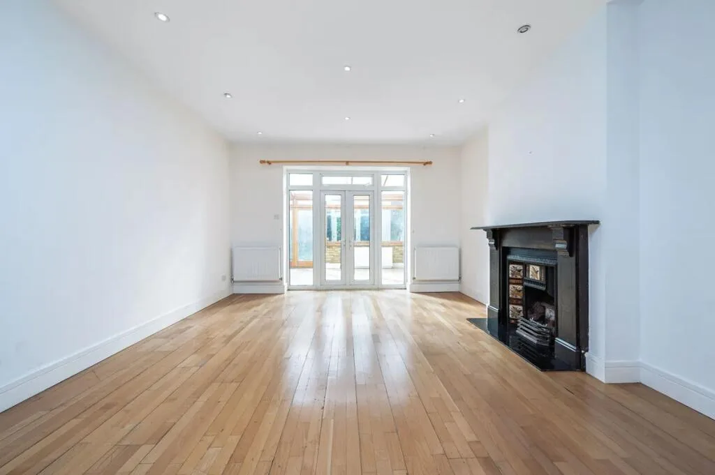 3 bedroom flat for rent