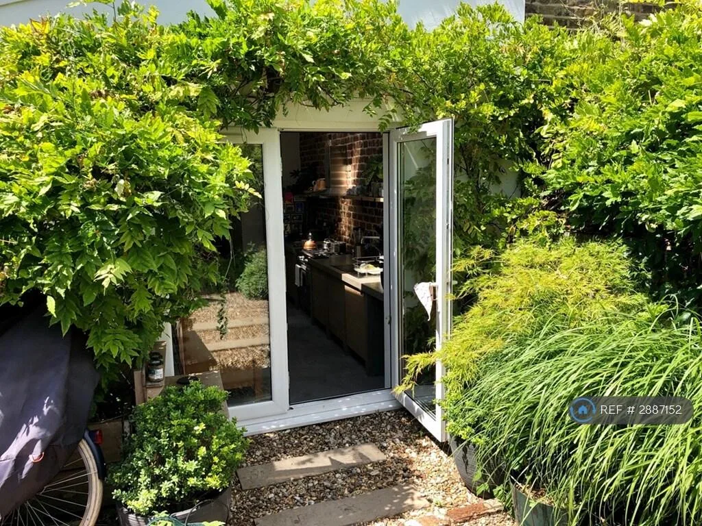 6 bedroom terraced house for rent