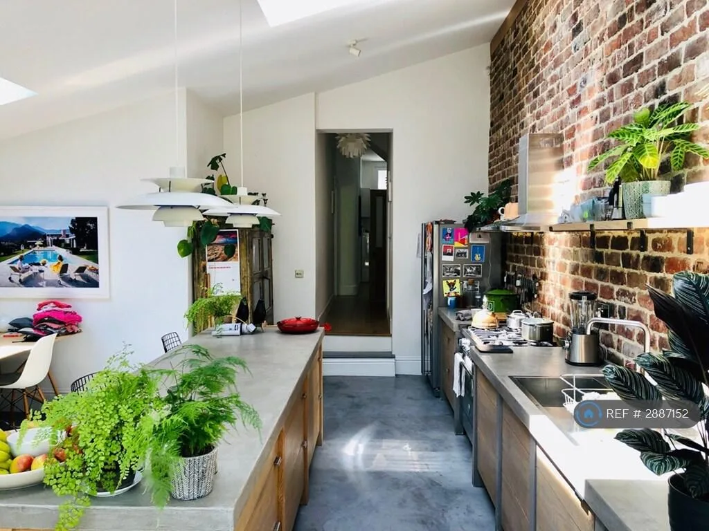 6 bedroom terraced house for rent