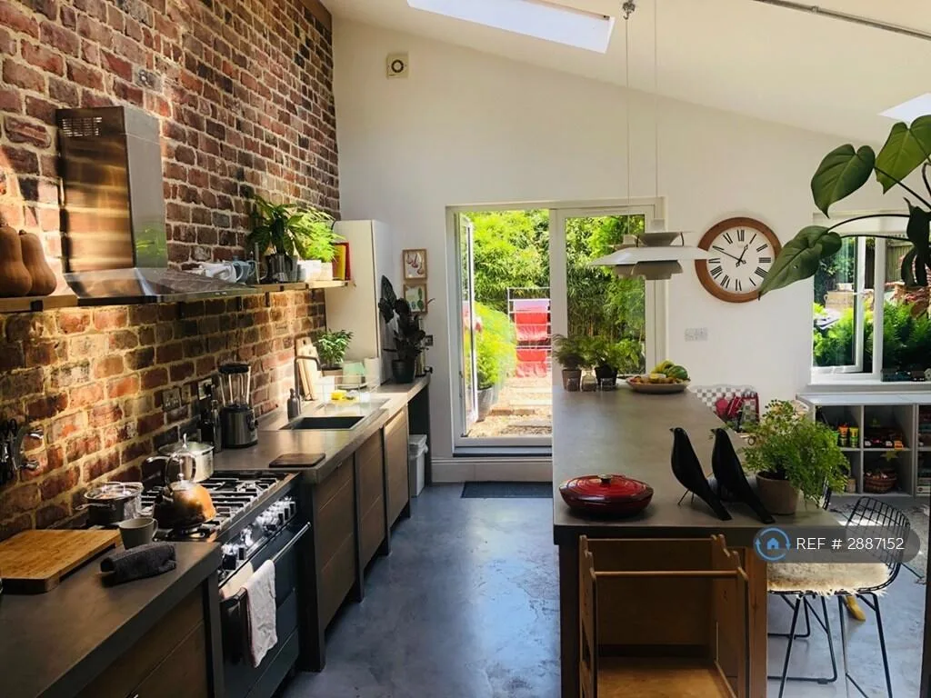 6 bedroom terraced house for rent