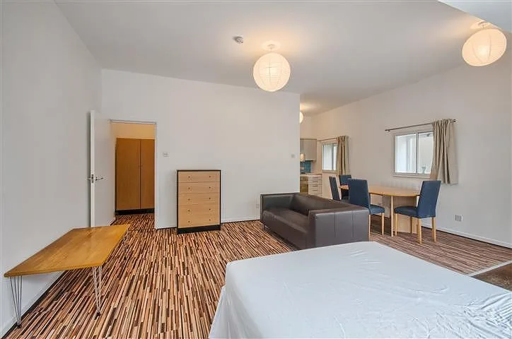 Studio flat for rent