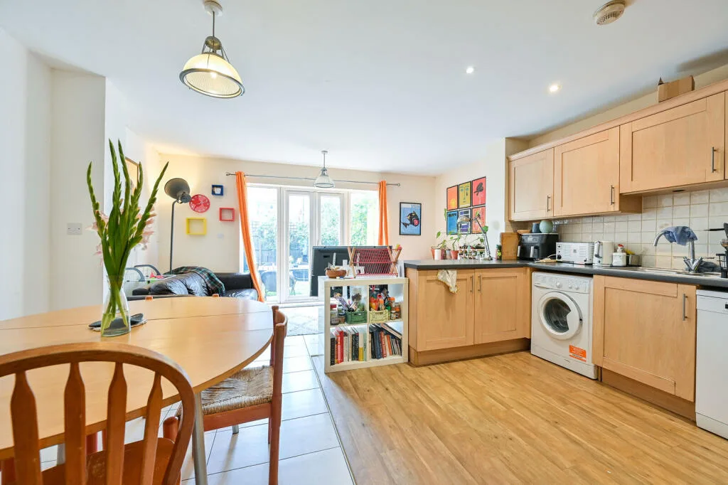 4 bedroom flat for rent