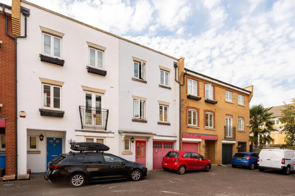 4 bedroom flat for rent