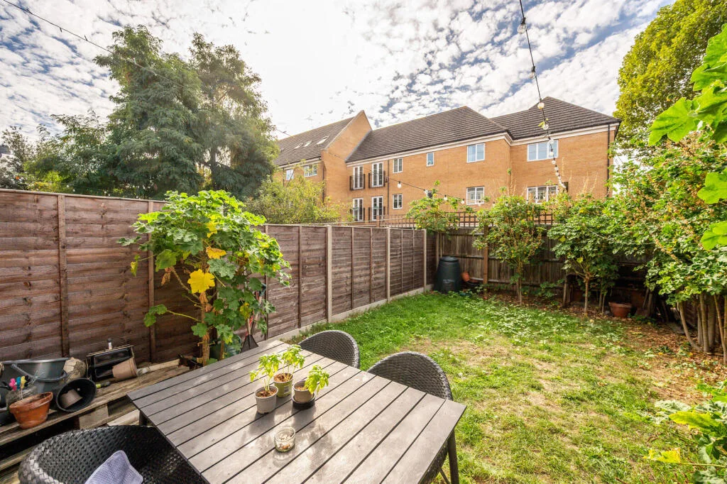 4 bedroom flat for rent