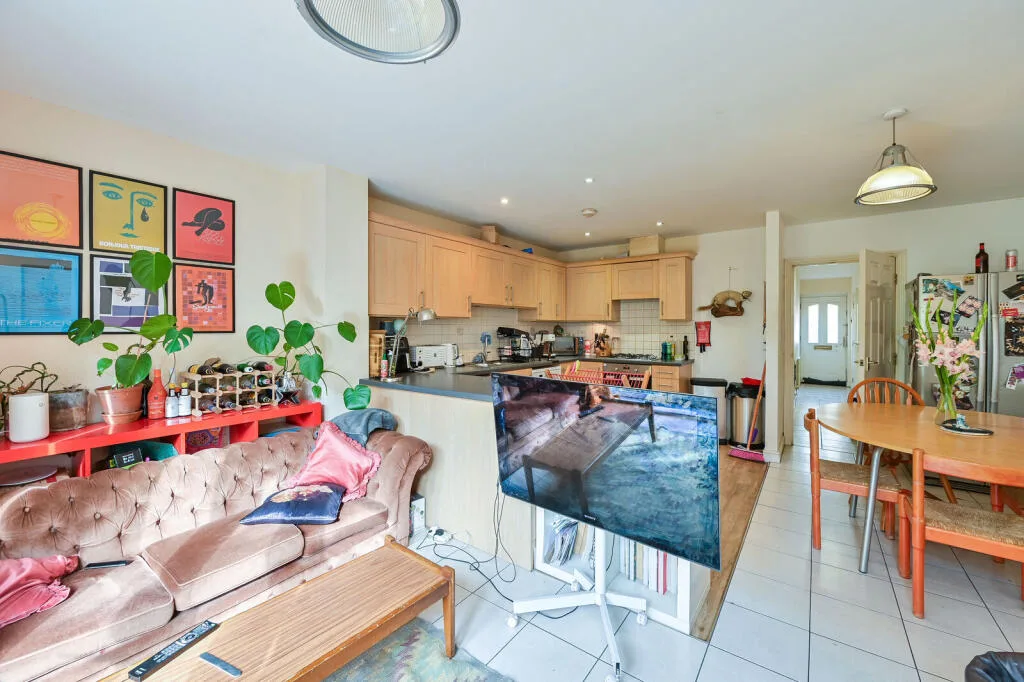 4 bedroom flat for rent