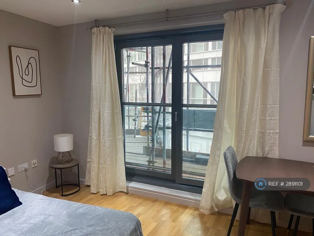 Studio flat for rent