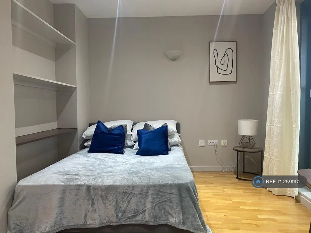Studio flat for rent