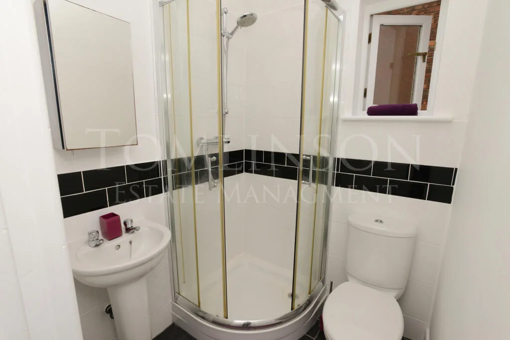 4 bedroom semi-detached house for rent