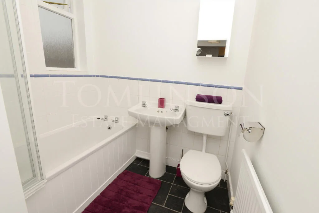 4 bedroom semi-detached house for rent