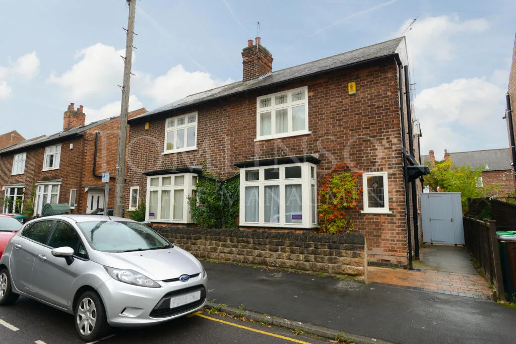 4 bedroom semi-detached house for rent