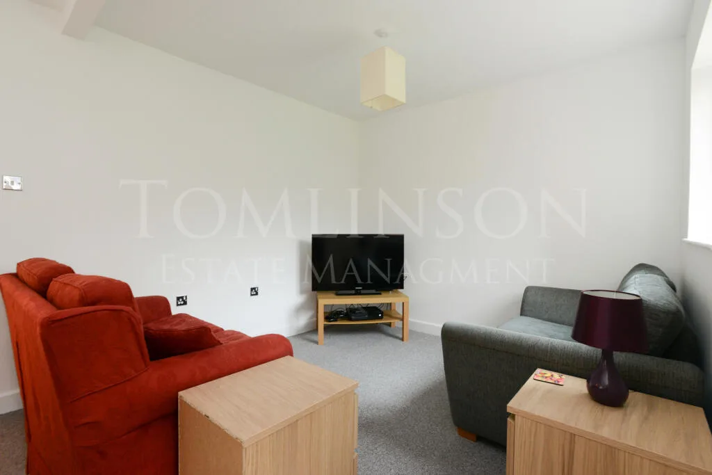 4 bedroom semi-detached house for rent
