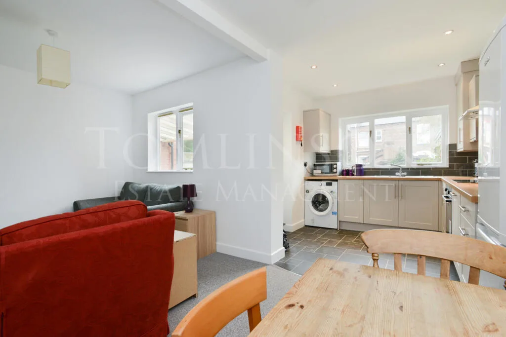 4 bedroom semi-detached house for rent
