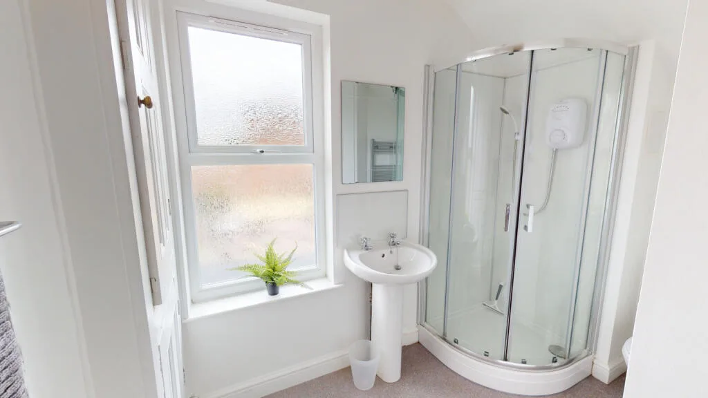 4 bedroom semi-detached house for rent